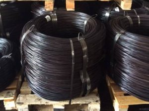 Juoda atkaitinta viela popierius, plastiko pakavimui – rozetėmis po 200 – 1000 kg