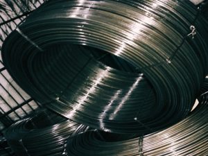 Juoda atkaitinta viela antrinių žaliavų pakavimui – ritėmis po 40 kg  (Bremeringai)